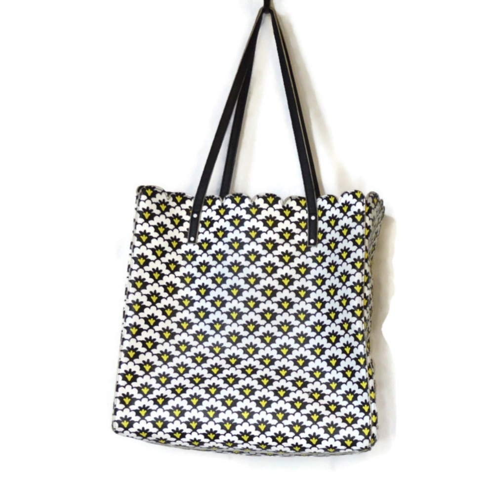 ✨ Vera Bradley Faux Leather Tote | Scalloped Edge | Lightweight & Stylish ✨
